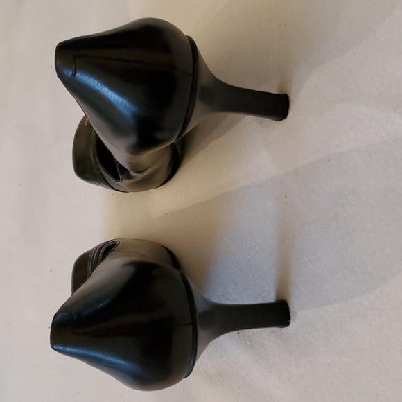 Bandolino Pumps - Picture 3 of 6